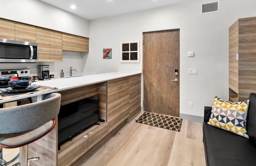 Vernon Apartment | Trendy Studio, Mountain Views, Close to Ski Hill!