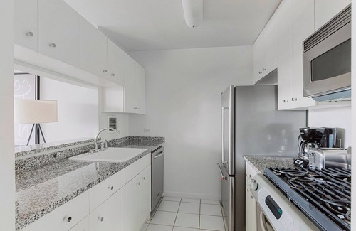 Union Square Apartment | Trendy Union Sq Studio w/Doorman + Gym, near NYU by Blueground