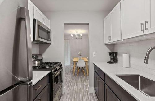 Rochester Apartment | Trendy & Vibrant Unit City Experience
