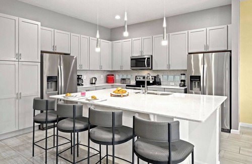 Loughman House | Trendy Villa w/Treehouse BR, Theater, Arcade, Game Loft & Pool - Mins to Disney