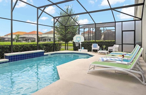 Loughman House | Trendy Villa w/Treehouse BR, Theater, Arcade, Game Loft & Pool - Mins to Disney