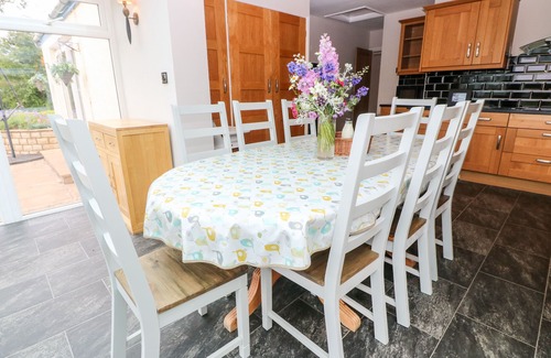 Helford Passage Cottage | TRENOWETH SEA VIEW, pet friendly, with a garden in St Keverne