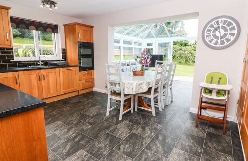 Helford Passage Cottage | TRENOWETH SEA VIEW, pet friendly, with a garden in St Keverne