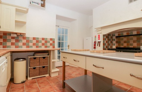 Tintagel House | TREVENA LODGE, pet friendly, with hot tub in Tintagel