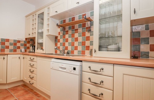 Tintagel House | TREVENA LODGE, pet friendly, with hot tub in Tintagel
