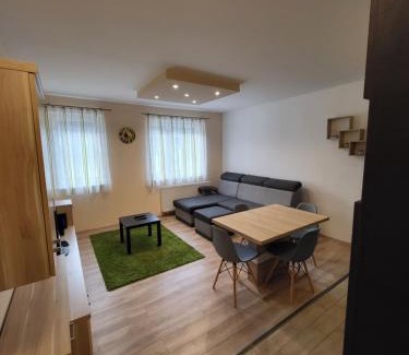Gyor Apartment | TriAngol Apartman: fürdő, belváros, egyetem