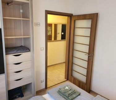Gyor Apartment | TriAngol Apartman: fürdő, belváros, egyetem