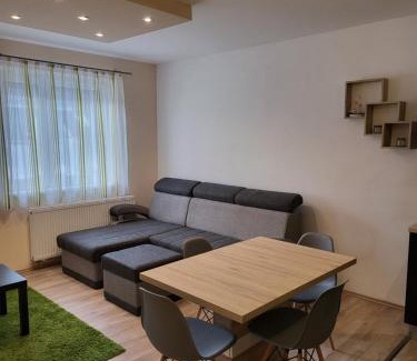 Gyor Apartment | TriAngol Apartman: fürdő, belváros, egyetem