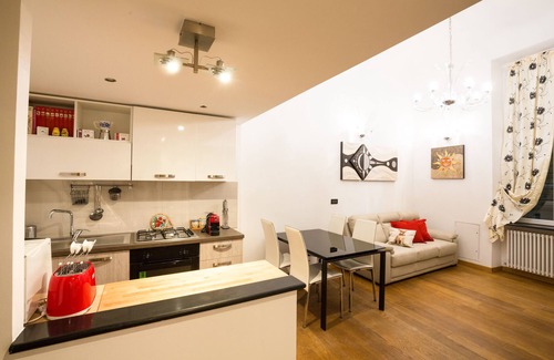 San Vincenzo House | Triangolo D'Oro Apartment