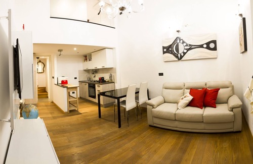 San Vincenzo House | Triangolo D'Oro Apartment