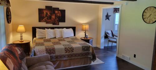 Marquette Cabin | Trickling Waters Retreat