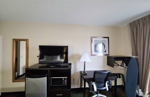 Read Boulevard East Hotel | Trident Inn & Suites, New Orleans