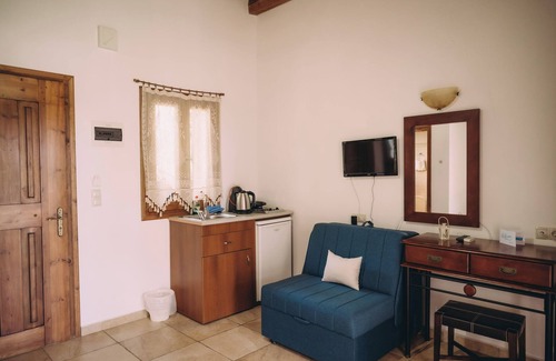 Ilida Apartment | Trikalioti's Lush Estate Apt Eleonora, Palouki, Greece