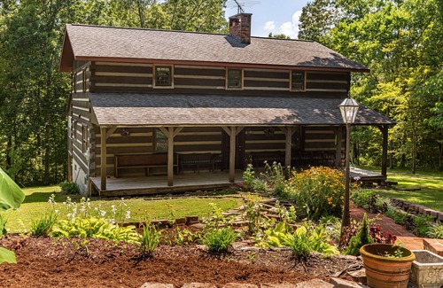 Cobden Cabin | Trillium Chalet - Luxury Primitive Cabin tucked in the woods on 10+ acres
