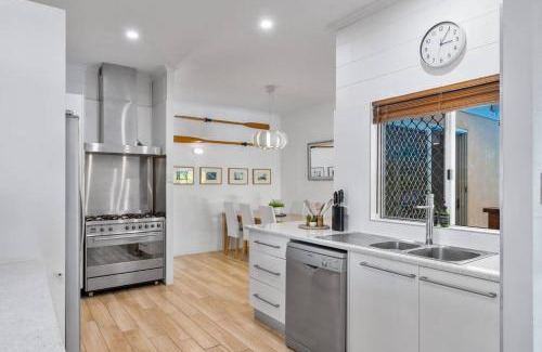 Trinity Beach House | Trinity Beach Family Getaway 4BR, Sleeps 10 - Pool