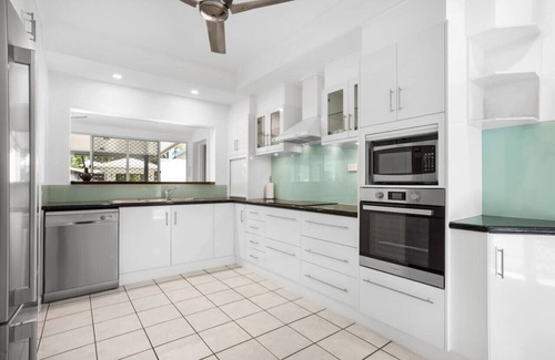 Trinity Beach House | Trinity Beach Stunner - Tropical Entertainer
