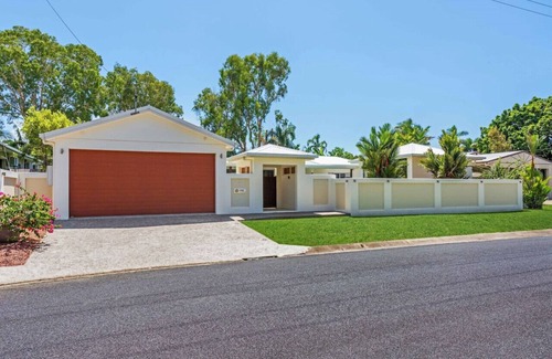 Trinity Beach House | Trinity Beach Stunner - Tropical Entertainer