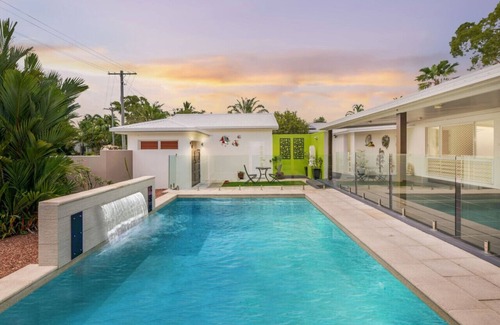 Trinity Beach House | Trinity Beach Stunner - Tropical Entertainer