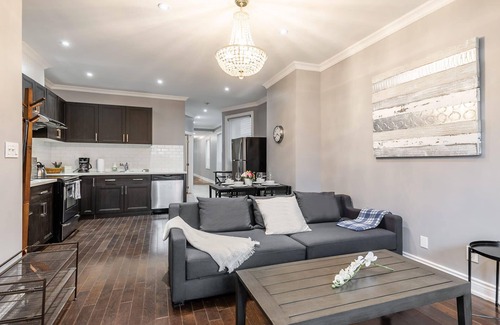 Little Italy Apartment | Trinity Bellwoods Pet-Friendly 3-Bedroom w Patio