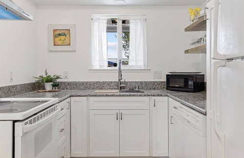 Lodi House | Trinity Escape, Entire home, 3 bedroom, 2 bath near Lodi Lake