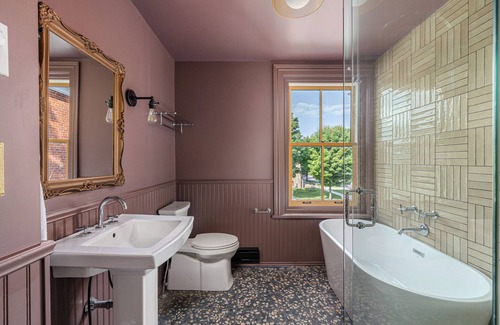Gananoque Bed & Breakfast | Trinity House Inn