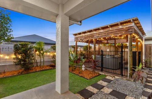 Trinity Beach House | Trinity Oasis Spa BBQ & Family Retreat