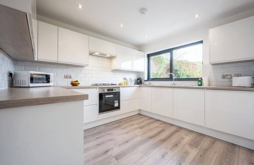 Caerleon House | Trinity View by Tŷ SA - Beautiful 5 bed in Newport