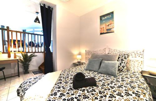 Saintes Apartment | Triomphe - Vue Sublime, Confort Moderne, Charme Gallo-Romain, Cœur de Ville, Tv 4K, Fibre