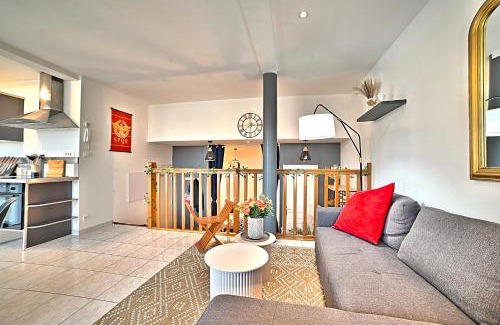 Saintes Apartment | Triomphe - Vue Sublime, Confort Moderne, Charme Gallo-Romain, Cœur de Ville, Tv 4K, Fibre