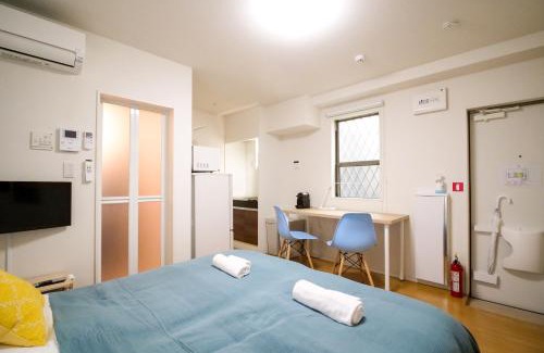 Higashitateishi Apartment | Triphome Tateishi New open/2 single beds/big table/300M WiFi