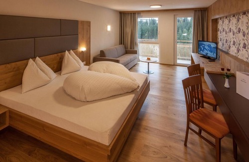 Damuels Apartment | Triple room, bath, WC - Hotel Sonnalpen