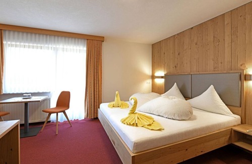 Damuels Apartment | Triple room, bath, WC - Hotel Sonnalpen