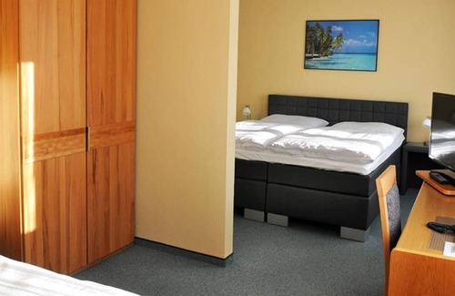 Schallmoos House | Triple room with shower, toilet - Ganslhof, hotel