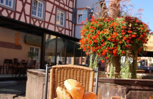 Ettenheim Cottage | Triple room with toilet and shower - Hotel Deutscher Hof