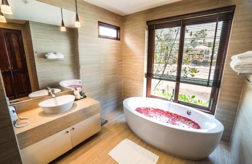Cha-am Resort | Triple Tree Beach Resort