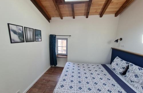 Foix Apartment | Triplex avec vue sur place du centre historique.