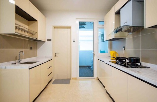 Central District Apartment | TriTower 2BR Opp JB CIQ 6Pax WiFi Free Parking