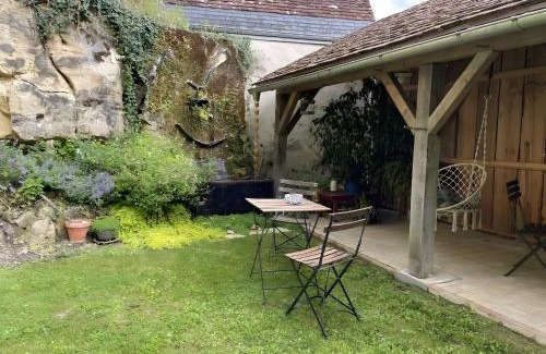 Villaines-les-Rochers House | Troglo - gîte dans la pierre