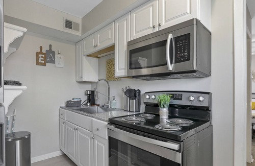Franklin Park House | Trolley District Treasure/1 BR Apt