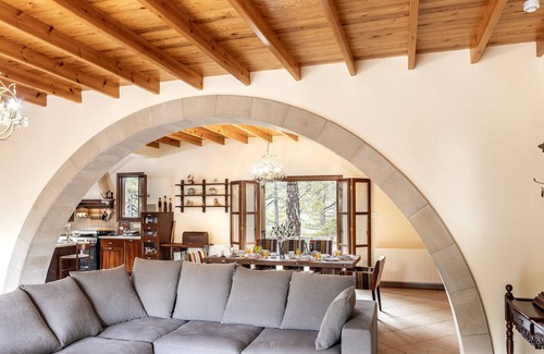 Pedhoulas Villa | Troodos Natura Pine Chalet