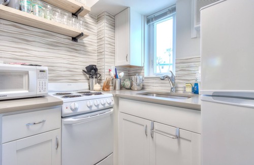 Capri Isle Condo | Tropic Terrace Suite #15 - Beachfront Resort