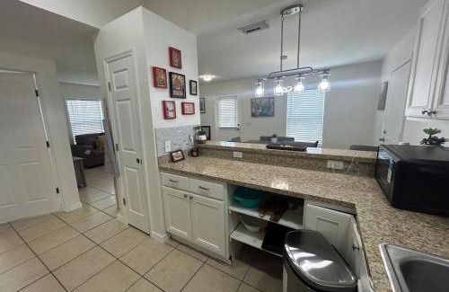 Lakeland House | Tropical 3bed 2bath Lakeland Home on corner lot