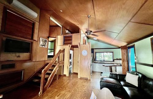 Wongaling Beach Apartment | Tropical Cabin Retreat