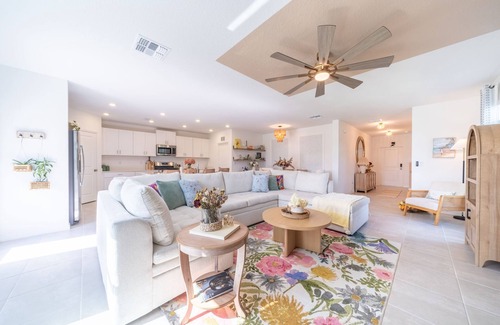 Sarasota House | Tropical Casa - 5-bd room house, lanai, 20min to beach, resort club house & pool