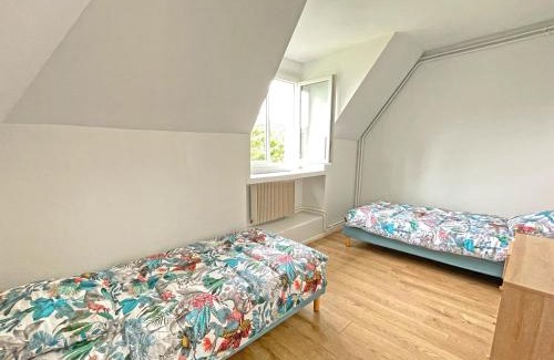 Saint-Martin-en-Biere Apartment | Tropical Chill