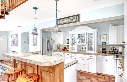 Sebastian Highlands Ski Chalet | Tropical Chalet w/3 King Bedrooms. 3 patios, and an Above-Ground Pool!