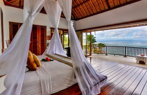Candi Dasa Villa | Tropical Contemporary-Styled 4BR Ocean View Villa, Candidasa! W/Swim Pool!