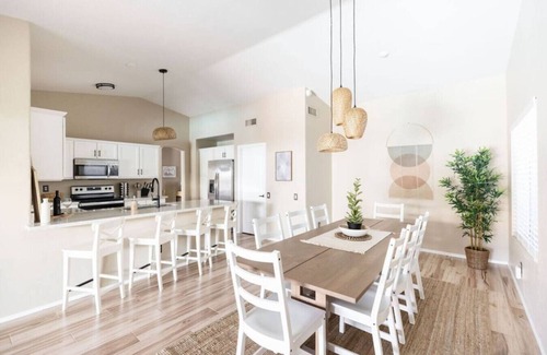 Paradise Valley Village House | Tropical Desert Vibe! Perfect Getaway w Pool&Spa
