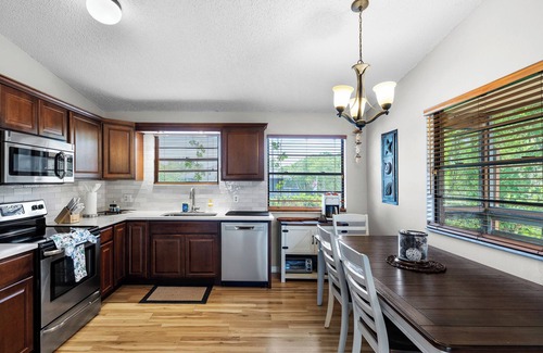 Weeki Wachee Gardens House | Tropical Escape: Kayaks, Dock, Direct Gulf Access, Ideal for Large Boats!