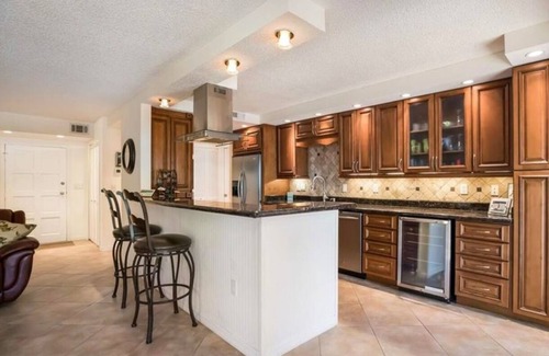 Longboat Key Condo | Tropical escape on the bay in LBK!